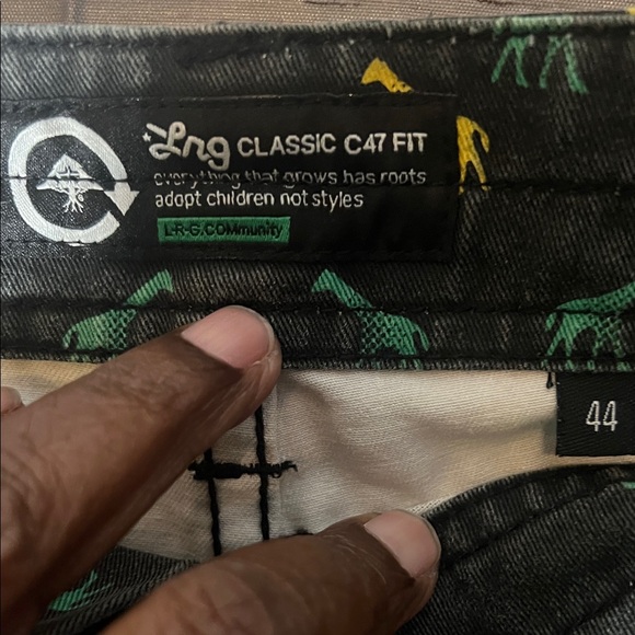 LRG/Lifted Research Group Black CargoShorts with Dinosaur Print Sz.44 - Picture 2 of 12